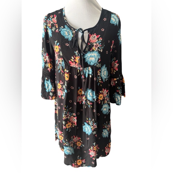 Arizona Jean Company Tops - Arizona Jeans Top Black with flowers
 With a bell sleeve 
Super Cute